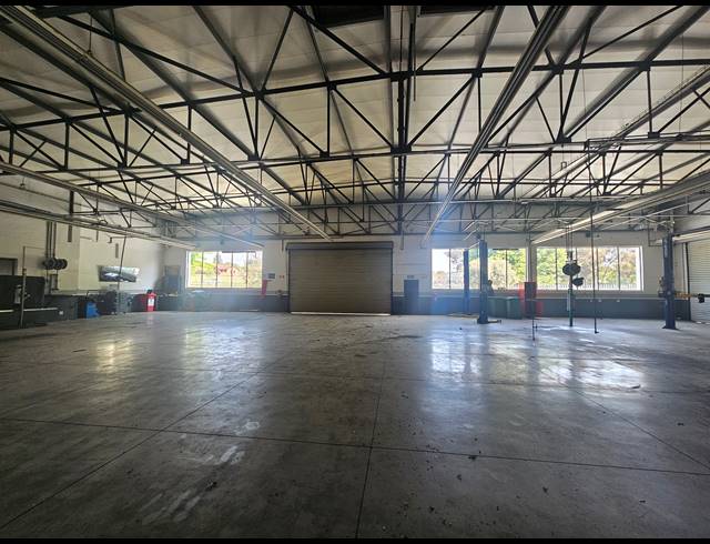 4,695M² SHOWROOM TO LET IN BRUMA